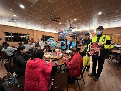 市府交通局與警察局太平分局共同宣導酒後代駕資訊