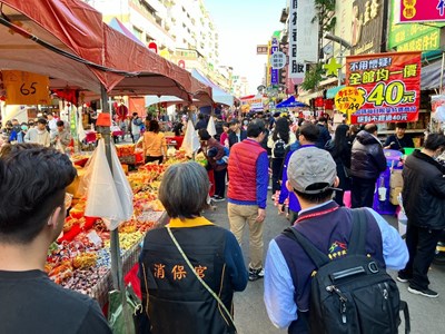 台中市政府與經濟部標準檢驗局於昨(30)日至天津年貨大街聯合稽查，為消費者把關