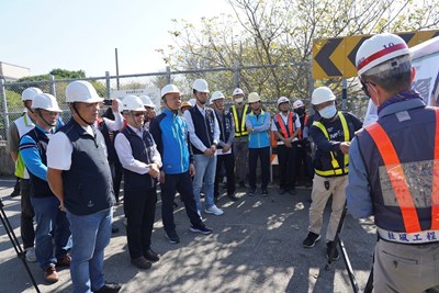 建設局陳大田局長春節前視察甲埔大道開闢工程