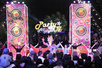 民政局「party 龍」燈區與29行政區打造熱鬧派對，榮獲2024謬思設計獎概念設計類金獎