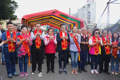 中投「兄弟宮」續17年探訪情誼 鄭副市長：祈求國泰民安