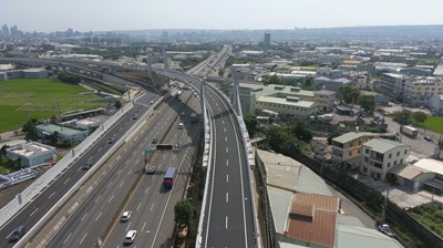 國1新增大雅系統交流道銜接台74，通車後周邊交通順暢