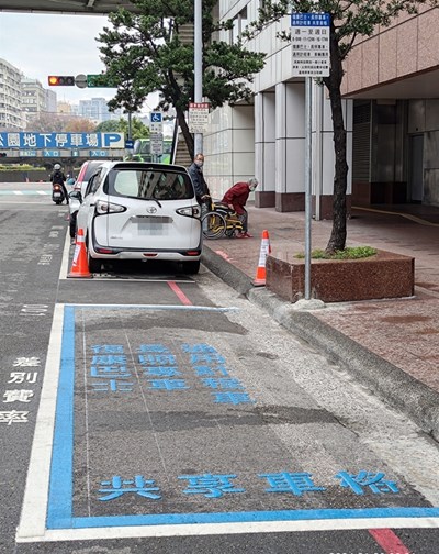 中市府規劃客貨、復康巴士共享車格，停車空間使用更彈性