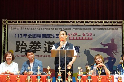 臺中市政府副秘書長張大春代表市長盧秀燕出席開幕典禮