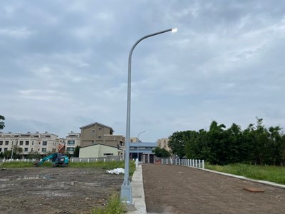 01-清水區10-15-2(鰲新路)計畫道路開闢工程，在建設局積極與管線單位協調，持續追蹤