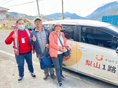 梨山幸福巴士除提供在地居民往來四大部落，旅客也可預約服務遊梨山