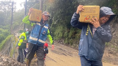 物資24小時內抵達！凱米颱風和平區道路中斷 盧市長令市府總動員：感謝每位英雄 (2)