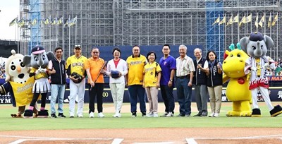 禾繕基金會贊助弱勢1萬餘張職棒門票，鄭副市長感謝力挺公益