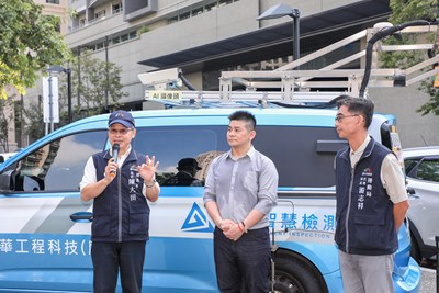 陳局長對於智慧巡檢車進行說明