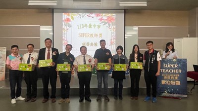 局長及教師工會張永青理事長與8位獲獎教師大合照