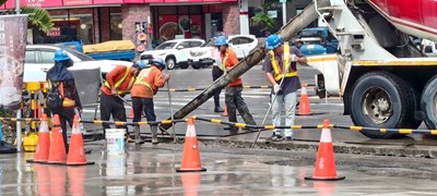 雇主如徵得勞工同意於國定假日出勤，雇主應加倍發給工資03