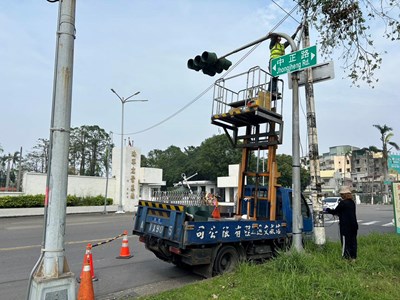 台中市交通局維修人員3天時間作業進度馬不停蹄，一個路口修過一個路口