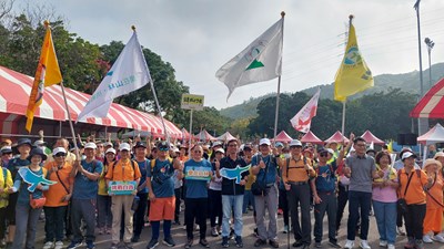 路線平緩易行適合闔家同遊共享親山樂趣