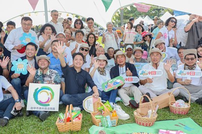 盧市長參與台中市政府都發局攜手中區與西區公所舉辦的野餐日同歡