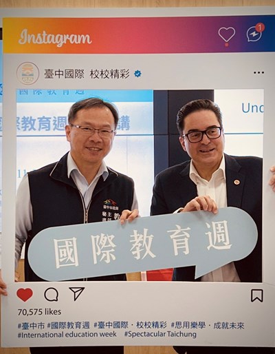 教育局主秘及加拿大EMSB教育局長同框合影