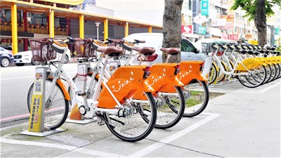 台中市租借YouBike的第1億人次幸運兒,交通局將送出台灣-名古屋雙人來回機票(華航經濟艙)大獎。