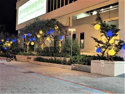 耶誕老人、雪人都來了!台中停車場繽紛點燈 邀市民感受濃濃耶誕氛圍 (1)