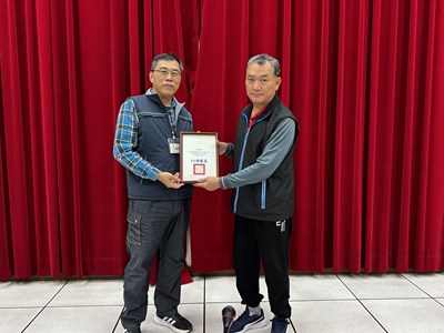環保局局務會議,由陳副局長政良公開表揚及祝福