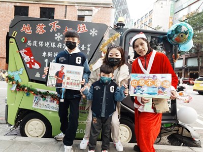 電動掃街車盛裝出勤,化身為可愛的街道清掃英雄,與民同樂