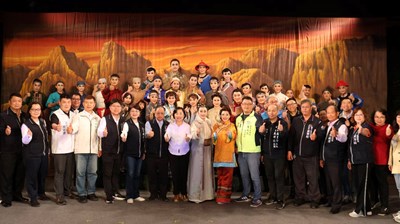「台中傳統藝術巡演」好戲連台! 明華園戲劇總團《俠貓》潭子開演吸引近3,500名觀眾 (1)