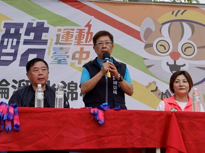 主照-中市府運動局主任秘書周崇琦代表局長游志祥親臨會場,為選手加油打氣