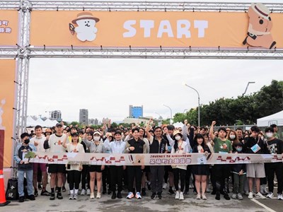 主照-首場「呆萌町主題路跑」療瘉登陸臺中,萬人萌翻中央球場
