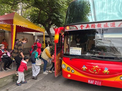 配合大甲媽祖起駕與回鑾,市府開設3條免費接駁車,共發出352班次