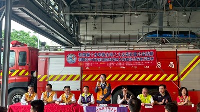 今日捐贈由前會長周雍正代捐贈,已實際行動支持消防工作,造福市民
