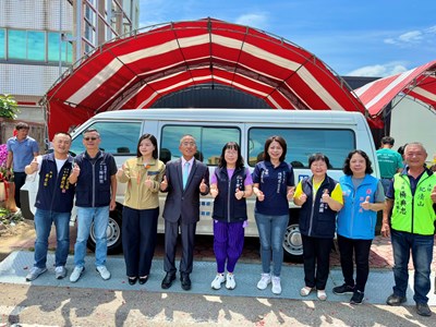 共創有愛無礙環境 博士居建設二度捐贈中市府復康巴士