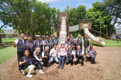 夏日避暑新去處！建設局長視察后里森林公園「搖籃遊戲場」遮陽設施_0