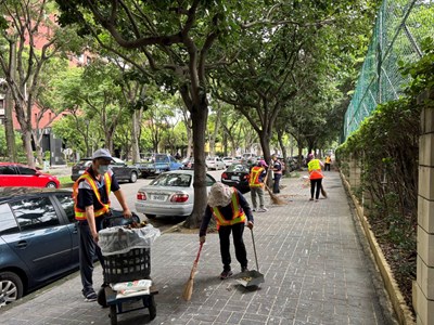 北區環保志工協助清理家園