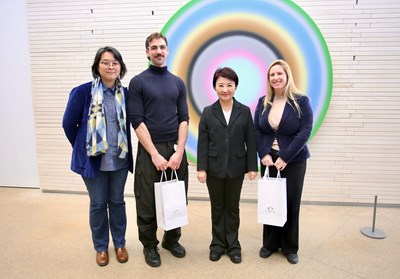 左起:李怡貞博士、首席主持人Sebastian Conti、館方人員Erika Schneider