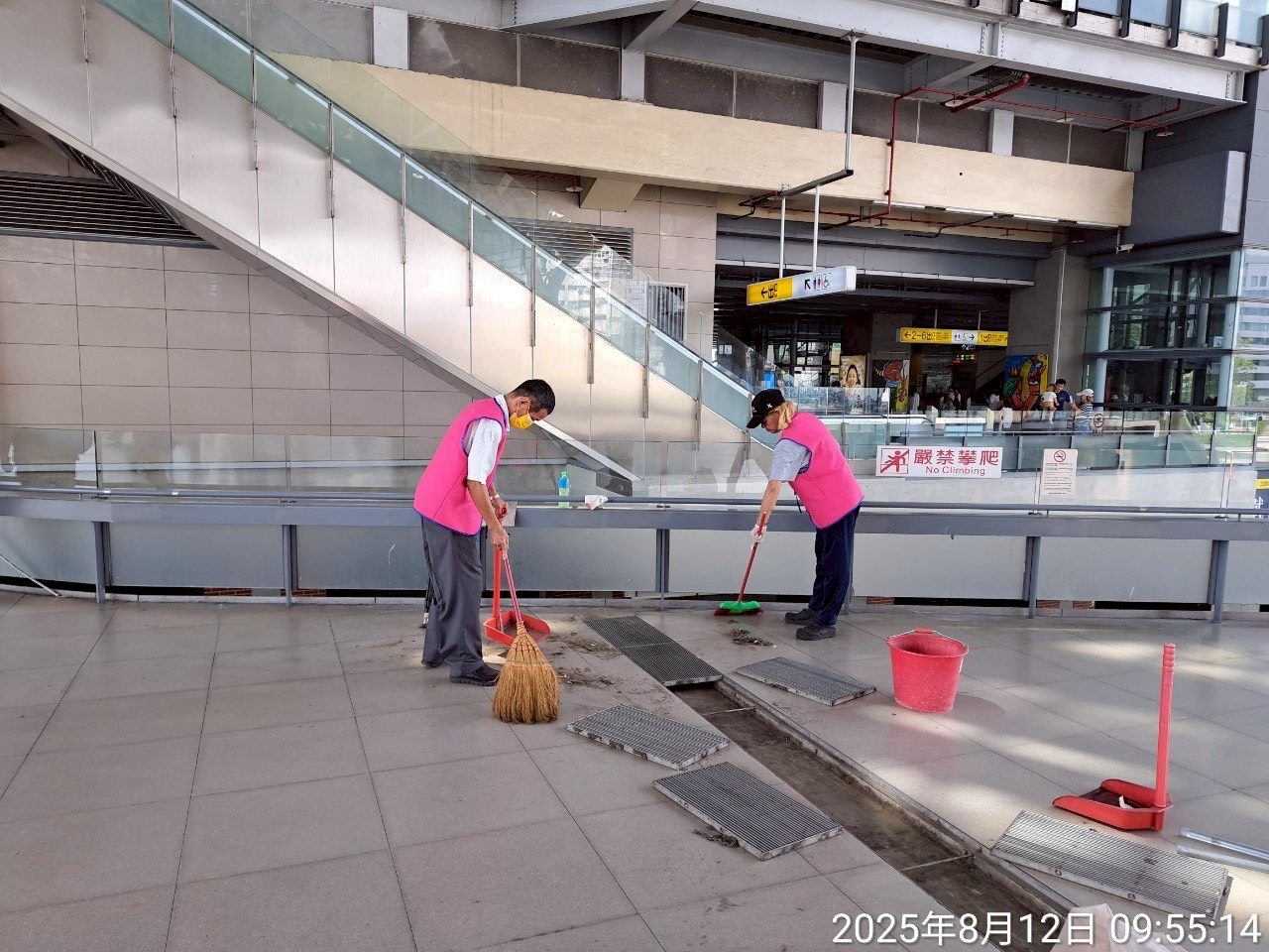 因應楊柳颱風來襲,市府也加緊清除排水溝渠避免淤積