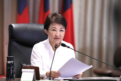 以「台中公園湖心亭」為設計主軸   盧市長宣布：「台中新市旗」出爐！