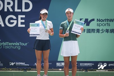 主照-女單決賽，高芷涵(左)對決南韓選手安惠貞（Hyejeong Ahn）以 6-2、7-6(1) 奪下冠軍寶座