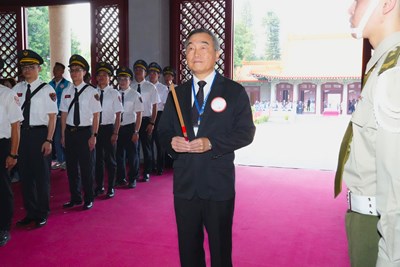 黃副市長帶領各界與會代表、烈士遺族家屬祭祀追思