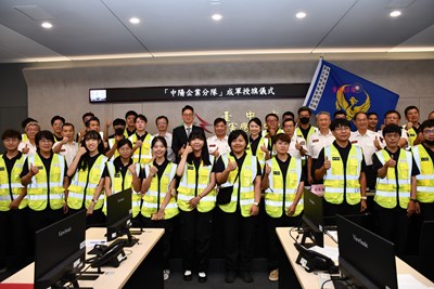 中陽企業分隊全體與孫局長及局內長官合影_0