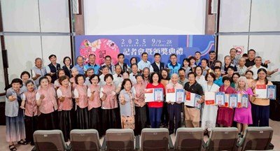 各與會長官貴賓及得獎者與表團合影留念