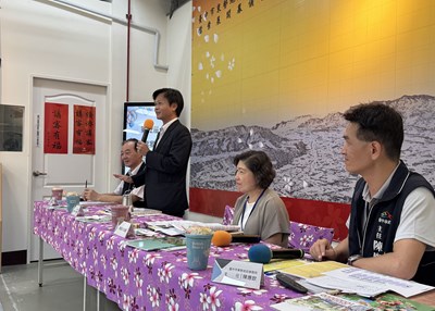 台中市東勢地政事務所接受國家發展委員會檔案管理局評獎 (1)