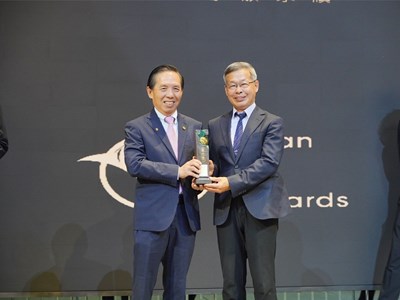 建設局由陳大田局長率團隊領獎