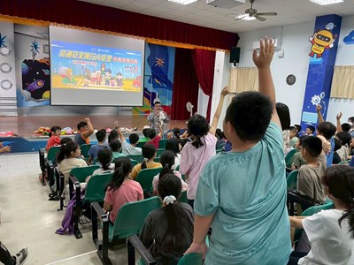 市府也持續進行道安宣導,透過校園、婦女會、社區等據點推廣交通安全知識