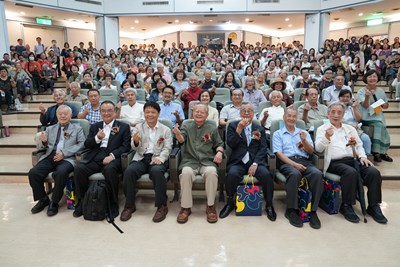 公版-蔡友開幕式,文化局副局長曾能汀及眾多藝術界、教育界貴賓共襄盛舉。