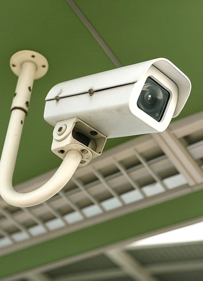 捷運站內最常見的是「槍型攝影機」。