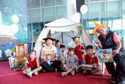 盧市長親自為小朋友朗讀故事書