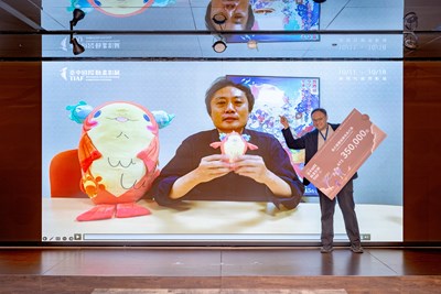 （首圖）首屆長片競賽最佳長片獎由副市長鄭照新頒發