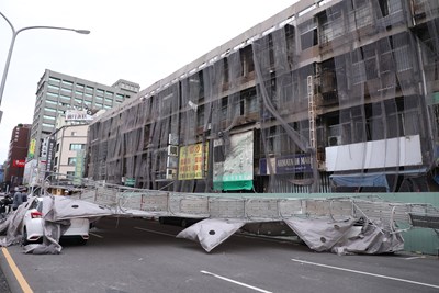 中央市場鷹架倒塌   中市府勒令停工依法開罰18萬元