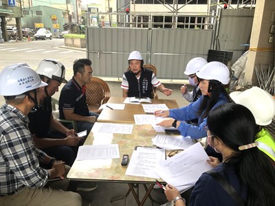 中央市場鷹架倒塌 ，中市府召開應變會議