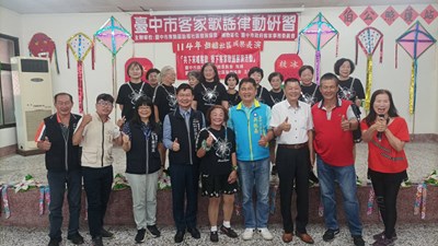 上城社區長輩們的燦爛笑容，充分展現伯公照護站在推動樂齡與文化扎根上的豐碩成果