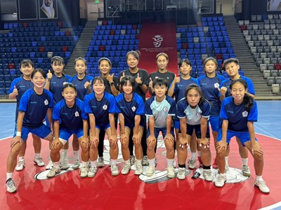 惠文高中樊柔彤(後排左一)、林妤萱(前排左二)與中華小將勇奪五人制足球女子銅牌(照片出