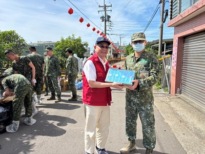 國軍漏夜進駐台中非洲豬瘟案例場支援清消工作 農業局長赴現場慰勞致謝